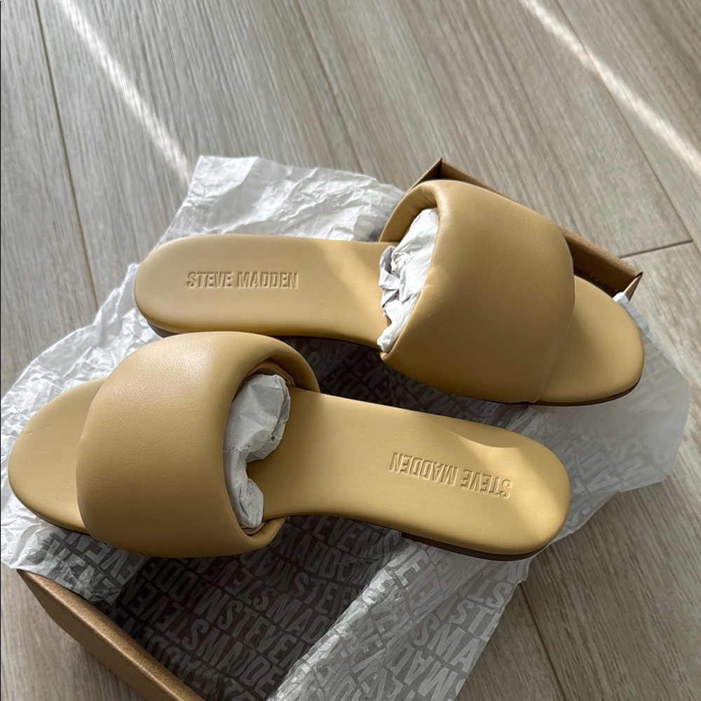 Steve Madden Cream Sandals